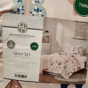 Huntington Home Twin Quilt Set - Floral And Forest Animal Design